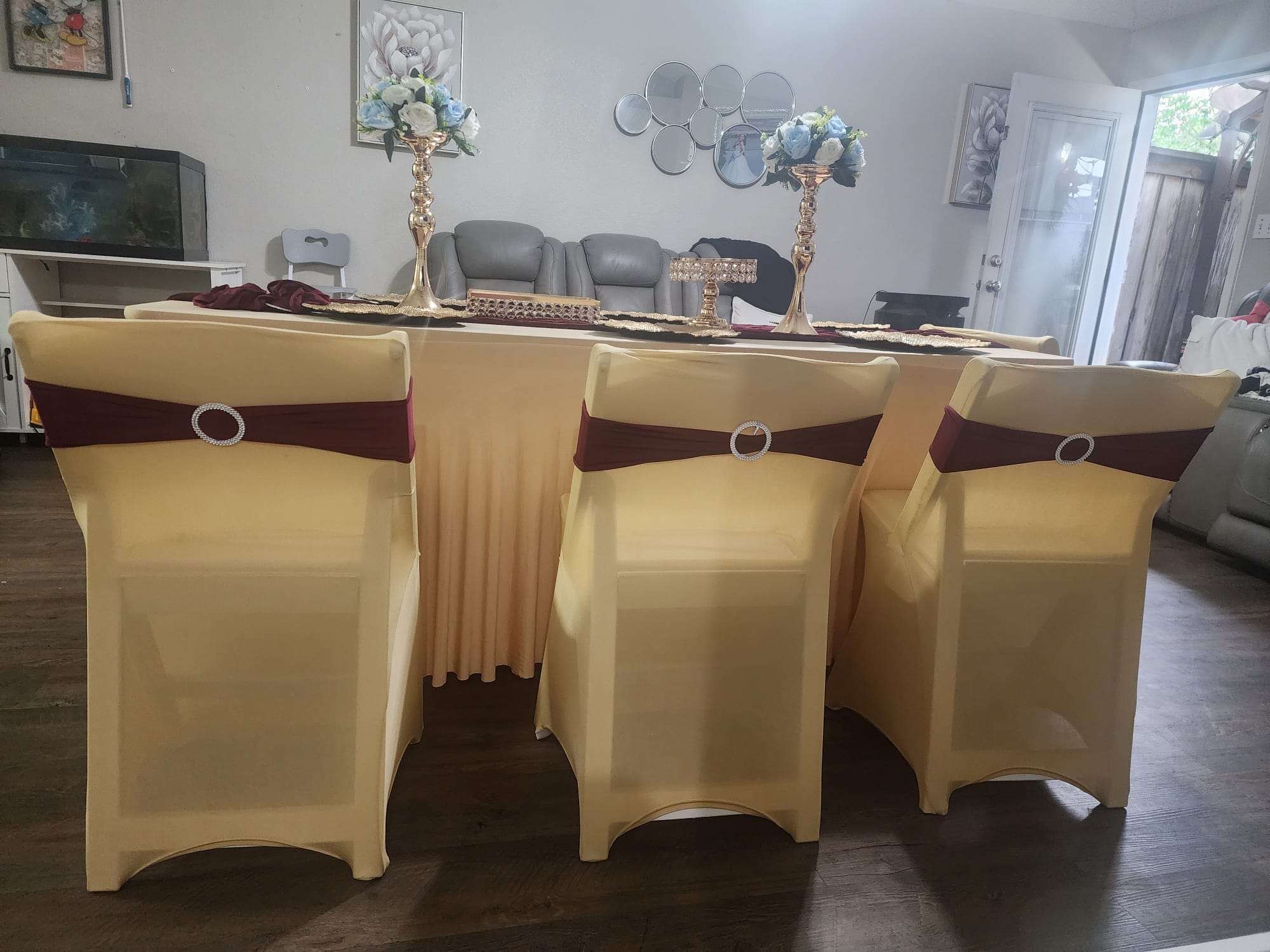 Mesa rectangular vestida + 8 sillas vestidas